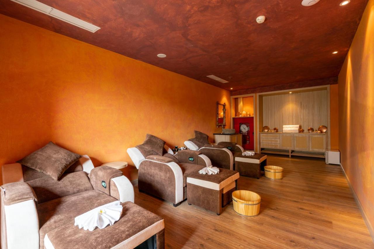 Sala Grand Tuyhoa Hotel Tuy Hoa Bagian luar foto
